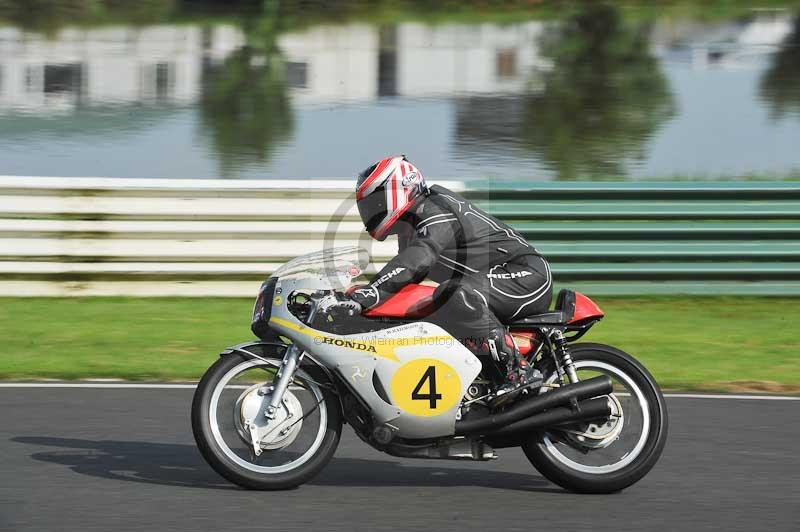 Mallory park Leicestershire;Mallory park photographs;Motorcycle action photographs;classic bikes;event digital images;eventdigitalimages;mallory park;no limits trackday;peter wileman photography;vintage bikes;vintage motorcycles;vmcc festival 1000 bikes