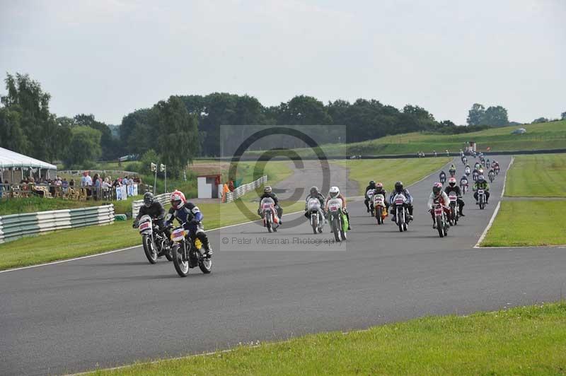 Mallory park Leicestershire;Mallory park photographs;Motorcycle action photographs;classic bikes;event digital images;eventdigitalimages;mallory park;no limits trackday;peter wileman photography;vintage bikes;vintage motorcycles;vmcc festival 1000 bikes