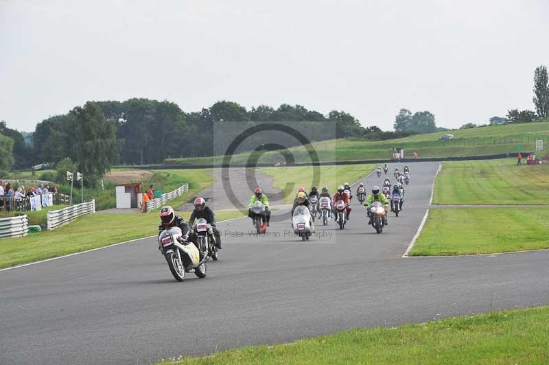 Mallory park Leicestershire;Mallory park photographs;Motorcycle action photographs;classic bikes;event digital images;eventdigitalimages;mallory park;no limits trackday;peter wileman photography;vintage bikes;vintage motorcycles;vmcc festival 1000 bikes