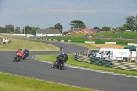 Mallory-park-Leicestershire;Mallory-park-photographs;Motorcycle-action-photographs;classic-bikes;event-digital-images;eventdigitalimages;mallory-park;no-limits-trackday;peter-wileman-photography;vintage-bikes;vintage-motorcycles;vmcc-festival-1000-bikes