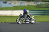 Mallory-park-Leicestershire;Mallory-park-photographs;Motorcycle-action-photographs;classic-bikes;event-digital-images;eventdigitalimages;mallory-park;no-limits-trackday;peter-wileman-photography;vintage-bikes;vintage-motorcycles;vmcc-festival-1000-bikes