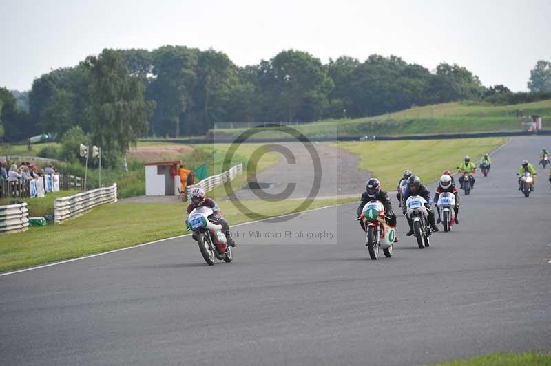 Mallory park Leicestershire;Mallory park photographs;Motorcycle action photographs;classic bikes;event digital images;eventdigitalimages;mallory park;no limits trackday;peter wileman photography;vintage bikes;vintage motorcycles;vmcc festival 1000 bikes