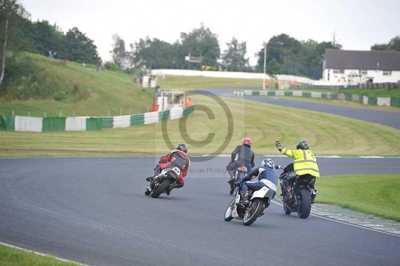 Mallory park Leicestershire;Mallory park photographs;Motorcycle action photographs;classic bikes;event digital images;eventdigitalimages;mallory park;no limits trackday;peter wileman photography;vintage bikes;vintage motorcycles;vmcc festival 1000 bikes