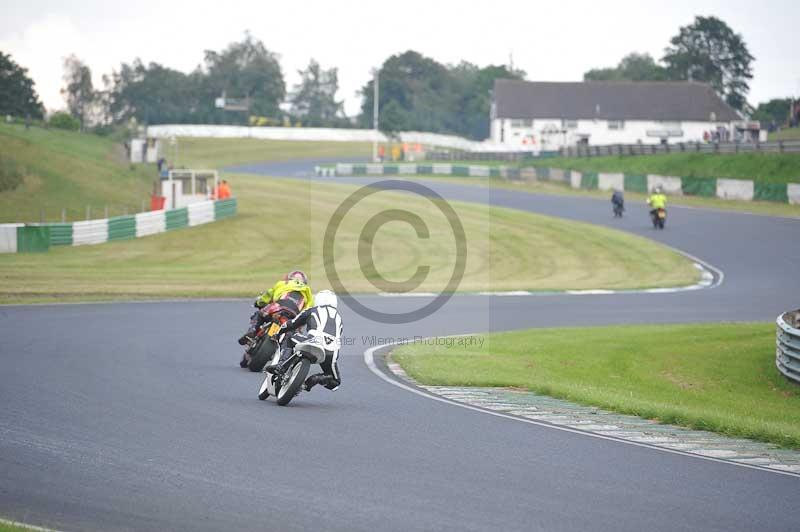 Mallory park Leicestershire;Mallory park photographs;Motorcycle action photographs;classic bikes;event digital images;eventdigitalimages;mallory park;no limits trackday;peter wileman photography;vintage bikes;vintage motorcycles;vmcc festival 1000 bikes