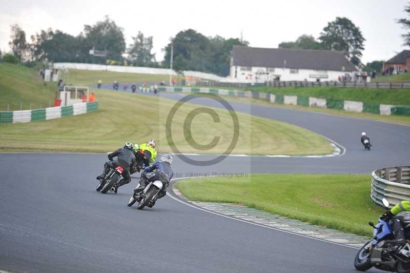 Mallory park Leicestershire;Mallory park photographs;Motorcycle action photographs;classic bikes;event digital images;eventdigitalimages;mallory park;no limits trackday;peter wileman photography;vintage bikes;vintage motorcycles;vmcc festival 1000 bikes