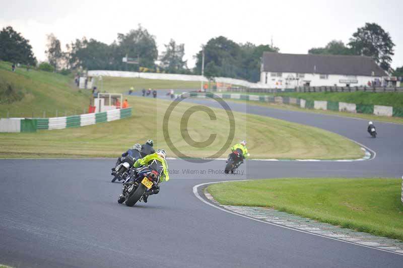 Mallory park Leicestershire;Mallory park photographs;Motorcycle action photographs;classic bikes;event digital images;eventdigitalimages;mallory park;no limits trackday;peter wileman photography;vintage bikes;vintage motorcycles;vmcc festival 1000 bikes