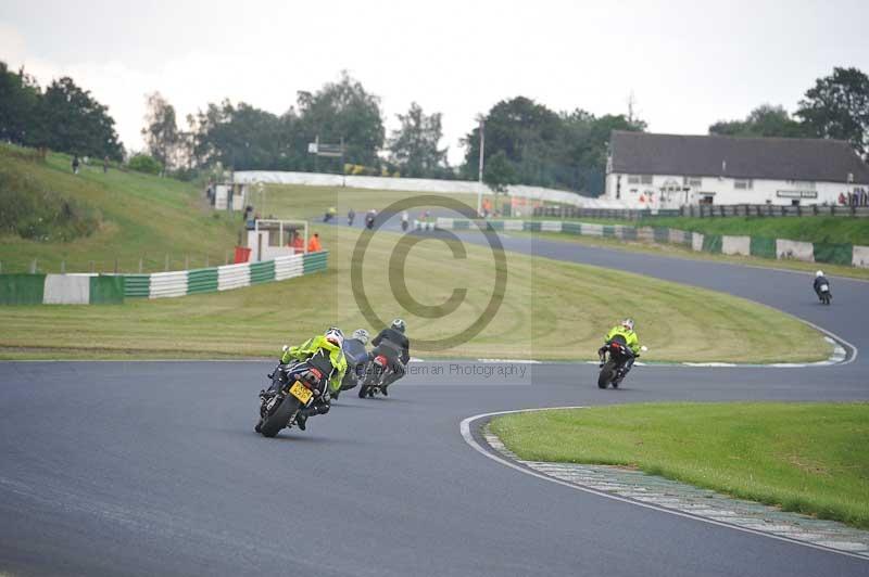 Mallory park Leicestershire;Mallory park photographs;Motorcycle action photographs;classic bikes;event digital images;eventdigitalimages;mallory park;no limits trackday;peter wileman photography;vintage bikes;vintage motorcycles;vmcc festival 1000 bikes