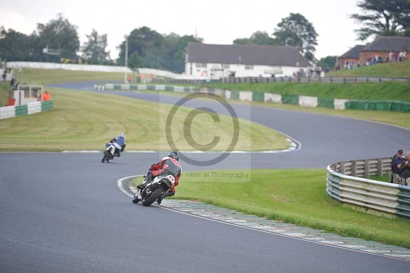 Mallory park Leicestershire;Mallory park photographs;Motorcycle action photographs;classic bikes;event digital images;eventdigitalimages;mallory park;no limits trackday;peter wileman photography;vintage bikes;vintage motorcycles;vmcc festival 1000 bikes