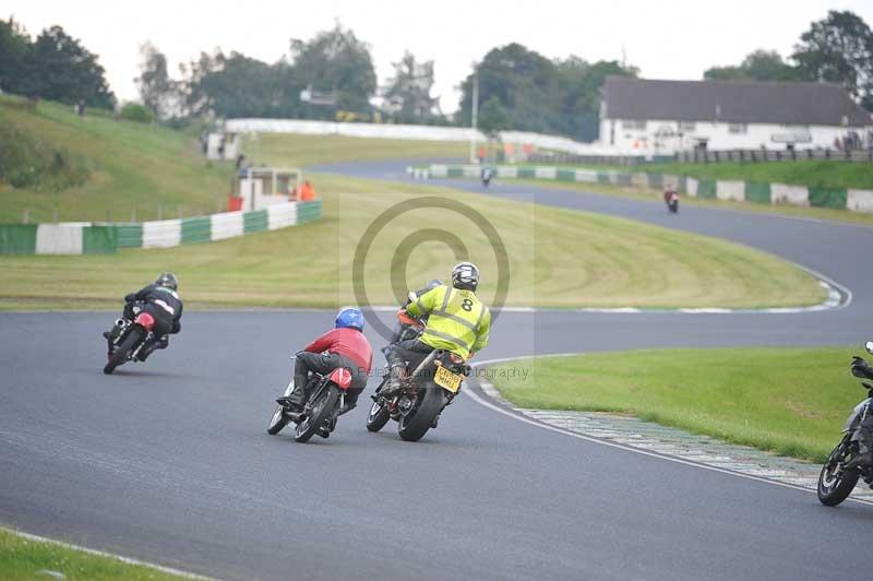 Mallory park Leicestershire;Mallory park photographs;Motorcycle action photographs;classic bikes;event digital images;eventdigitalimages;mallory park;no limits trackday;peter wileman photography;vintage bikes;vintage motorcycles;vmcc festival 1000 bikes