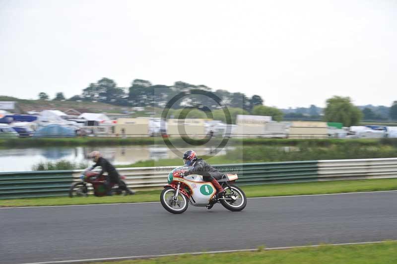 Mallory park Leicestershire;Mallory park photographs;Motorcycle action photographs;classic bikes;event digital images;eventdigitalimages;mallory park;no limits trackday;peter wileman photography;vintage bikes;vintage motorcycles;vmcc festival 1000 bikes