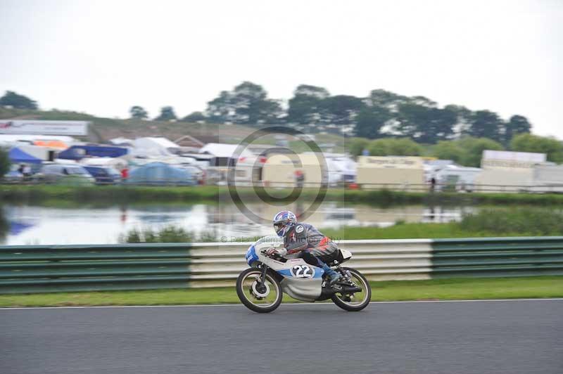 Mallory park Leicestershire;Mallory park photographs;Motorcycle action photographs;classic bikes;event digital images;eventdigitalimages;mallory park;no limits trackday;peter wileman photography;vintage bikes;vintage motorcycles;vmcc festival 1000 bikes