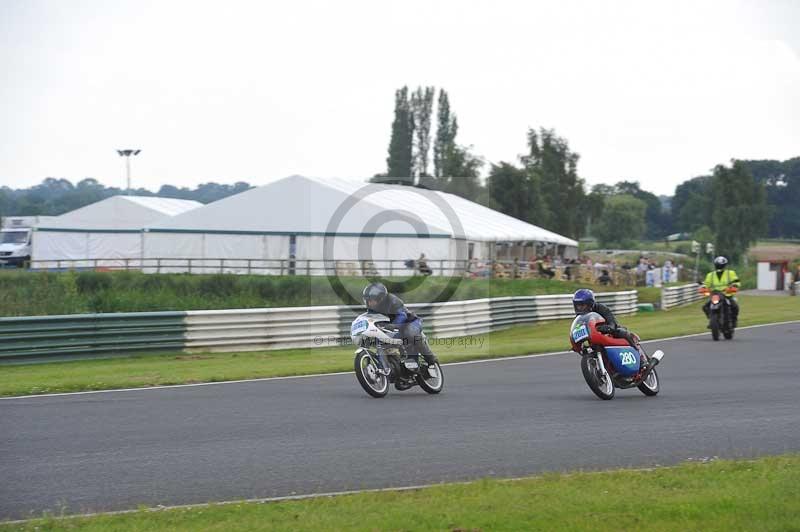 Mallory park Leicestershire;Mallory park photographs;Motorcycle action photographs;classic bikes;event digital images;eventdigitalimages;mallory park;no limits trackday;peter wileman photography;vintage bikes;vintage motorcycles;vmcc festival 1000 bikes