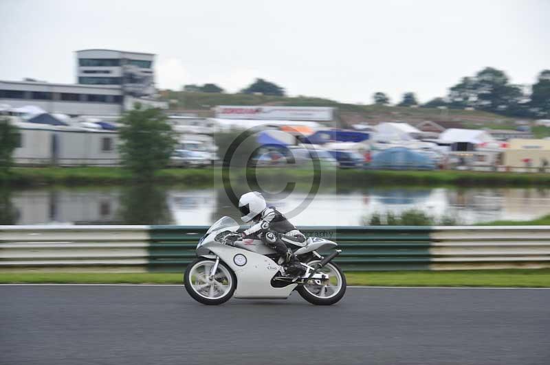 Mallory park Leicestershire;Mallory park photographs;Motorcycle action photographs;classic bikes;event digital images;eventdigitalimages;mallory park;no limits trackday;peter wileman photography;vintage bikes;vintage motorcycles;vmcc festival 1000 bikes