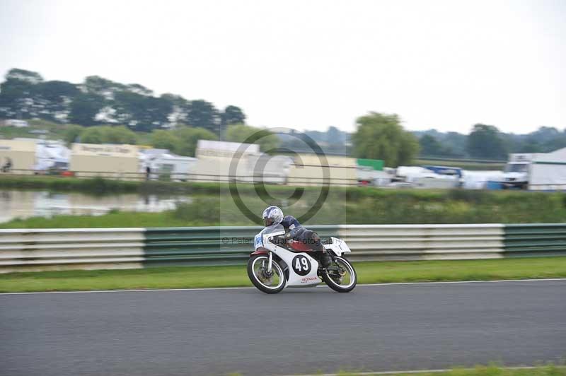 Mallory park Leicestershire;Mallory park photographs;Motorcycle action photographs;classic bikes;event digital images;eventdigitalimages;mallory park;no limits trackday;peter wileman photography;vintage bikes;vintage motorcycles;vmcc festival 1000 bikes