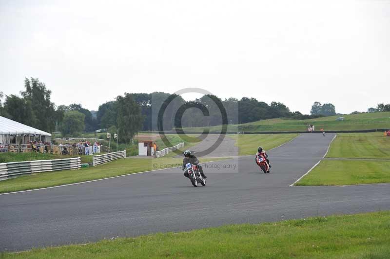 Mallory park Leicestershire;Mallory park photographs;Motorcycle action photographs;classic bikes;event digital images;eventdigitalimages;mallory park;no limits trackday;peter wileman photography;vintage bikes;vintage motorcycles;vmcc festival 1000 bikes