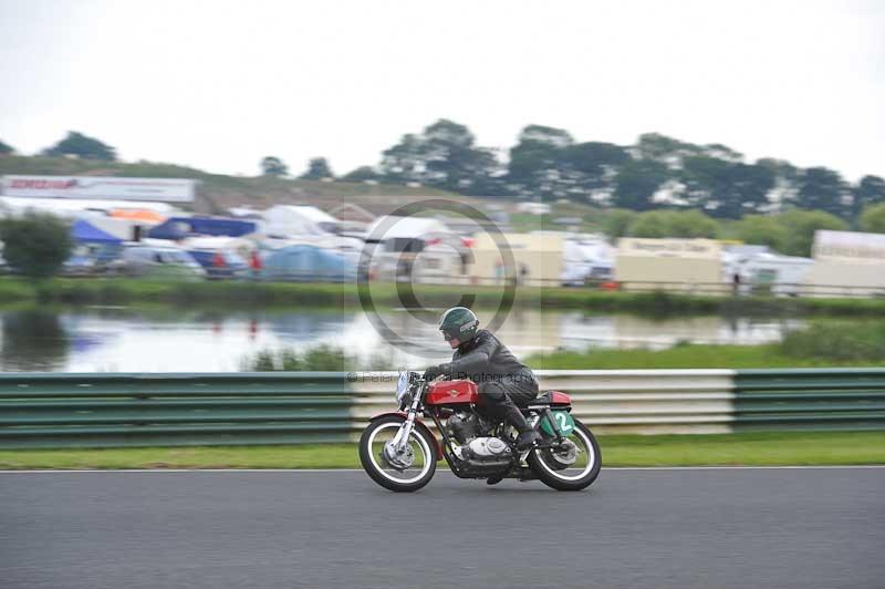 Mallory park Leicestershire;Mallory park photographs;Motorcycle action photographs;classic bikes;event digital images;eventdigitalimages;mallory park;no limits trackday;peter wileman photography;vintage bikes;vintage motorcycles;vmcc festival 1000 bikes