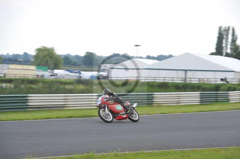 Mallory park Leicestershire;Mallory park photographs;Motorcycle action photographs;classic bikes;event digital images;eventdigitalimages;mallory park;no limits trackday;peter wileman photography;vintage bikes;vintage motorcycles;vmcc festival 1000 bikes