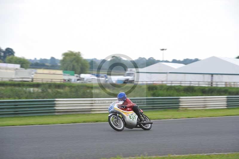 Mallory park Leicestershire;Mallory park photographs;Motorcycle action photographs;classic bikes;event digital images;eventdigitalimages;mallory park;no limits trackday;peter wileman photography;vintage bikes;vintage motorcycles;vmcc festival 1000 bikes