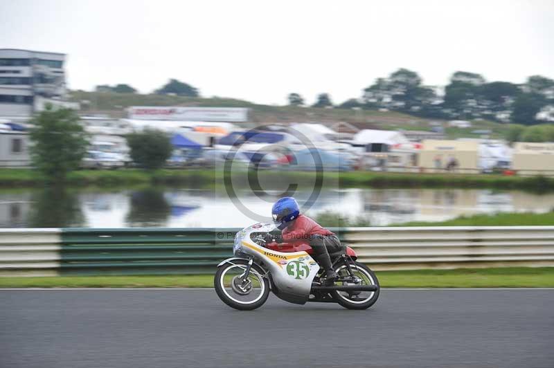 Mallory park Leicestershire;Mallory park photographs;Motorcycle action photographs;classic bikes;event digital images;eventdigitalimages;mallory park;no limits trackday;peter wileman photography;vintage bikes;vintage motorcycles;vmcc festival 1000 bikes