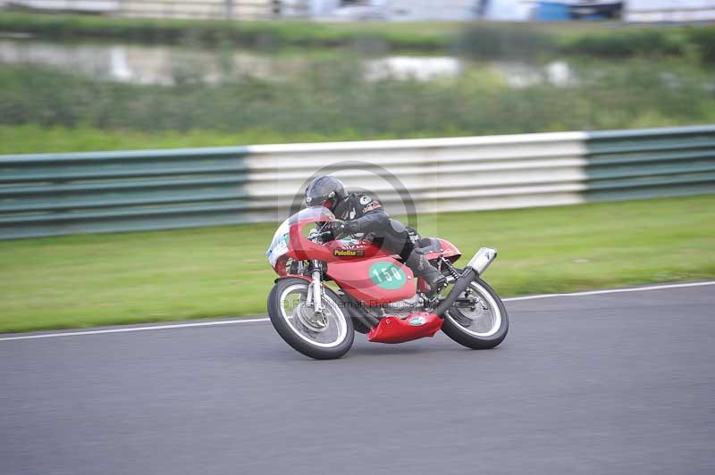 Mallory park Leicestershire;Mallory park photographs;Motorcycle action photographs;classic bikes;event digital images;eventdigitalimages;mallory park;no limits trackday;peter wileman photography;vintage bikes;vintage motorcycles;vmcc festival 1000 bikes