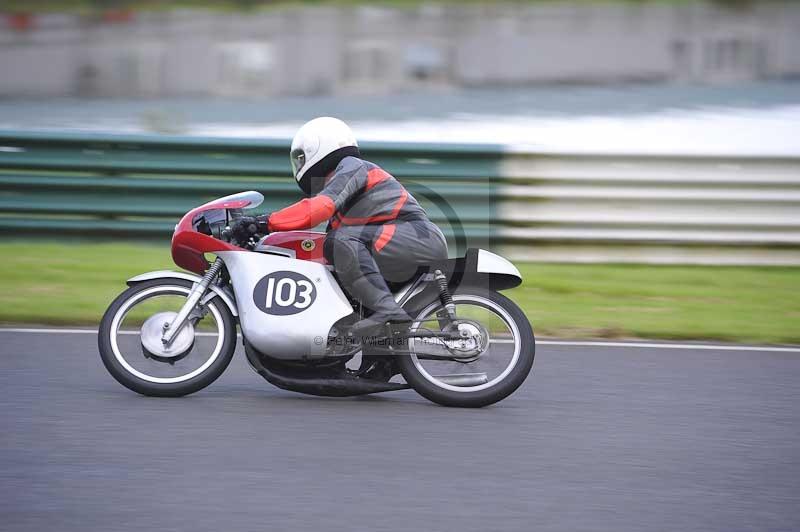 Mallory park Leicestershire;Mallory park photographs;Motorcycle action photographs;classic bikes;event digital images;eventdigitalimages;mallory park;no limits trackday;peter wileman photography;vintage bikes;vintage motorcycles;vmcc festival 1000 bikes