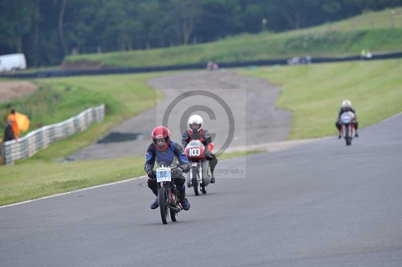 Mallory park Leicestershire;Mallory park photographs;Motorcycle action photographs;classic bikes;event digital images;eventdigitalimages;mallory park;no limits trackday;peter wileman photography;vintage bikes;vintage motorcycles;vmcc festival 1000 bikes