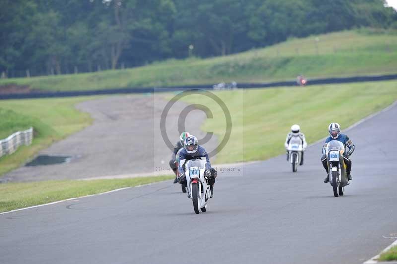 Mallory park Leicestershire;Mallory park photographs;Motorcycle action photographs;classic bikes;event digital images;eventdigitalimages;mallory park;no limits trackday;peter wileman photography;vintage bikes;vintage motorcycles;vmcc festival 1000 bikes