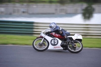 Mallory-park-Leicestershire;Mallory-park-photographs;Motorcycle-action-photographs;classic-bikes;event-digital-images;eventdigitalimages;mallory-park;no-limits-trackday;peter-wileman-photography;vintage-bikes;vintage-motorcycles;vmcc-festival-1000-bikes