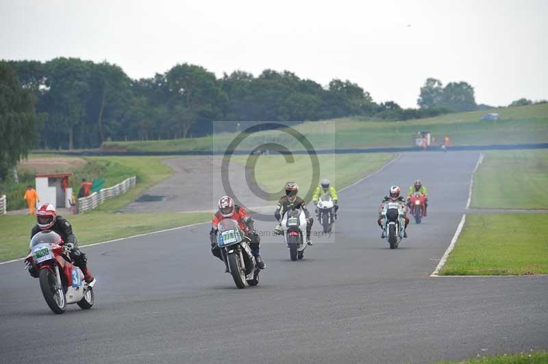 Mallory park Leicestershire;Mallory park photographs;Motorcycle action photographs;classic bikes;event digital images;eventdigitalimages;mallory park;no limits trackday;peter wileman photography;vintage bikes;vintage motorcycles;vmcc festival 1000 bikes