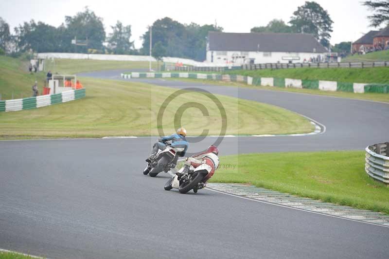 Mallory park Leicestershire;Mallory park photographs;Motorcycle action photographs;classic bikes;event digital images;eventdigitalimages;mallory park;no limits trackday;peter wileman photography;vintage bikes;vintage motorcycles;vmcc festival 1000 bikes