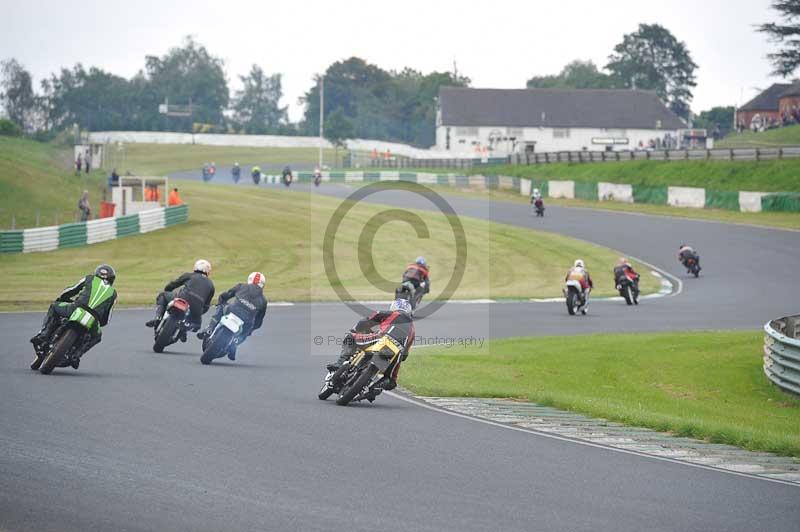 Mallory park Leicestershire;Mallory park photographs;Motorcycle action photographs;classic bikes;event digital images;eventdigitalimages;mallory park;no limits trackday;peter wileman photography;vintage bikes;vintage motorcycles;vmcc festival 1000 bikes