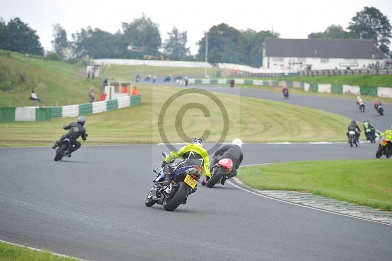 Mallory park Leicestershire;Mallory park photographs;Motorcycle action photographs;classic bikes;event digital images;eventdigitalimages;mallory park;no limits trackday;peter wileman photography;vintage bikes;vintage motorcycles;vmcc festival 1000 bikes