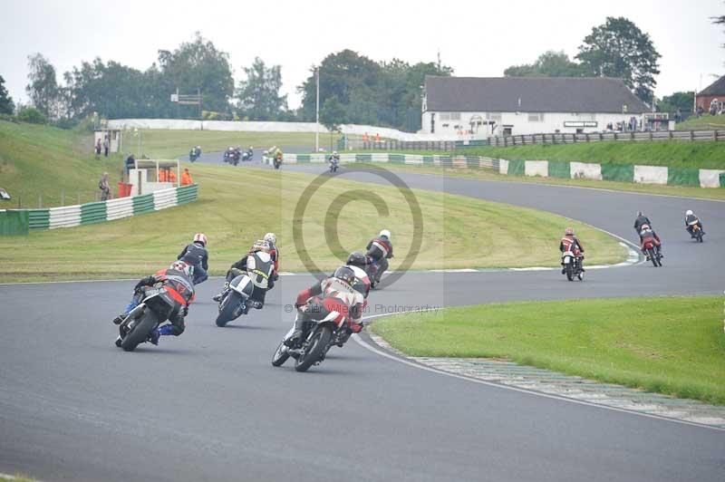 Mallory park Leicestershire;Mallory park photographs;Motorcycle action photographs;classic bikes;event digital images;eventdigitalimages;mallory park;no limits trackday;peter wileman photography;vintage bikes;vintage motorcycles;vmcc festival 1000 bikes