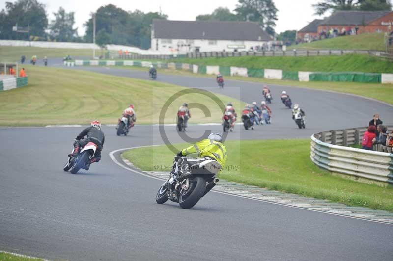 Mallory park Leicestershire;Mallory park photographs;Motorcycle action photographs;classic bikes;event digital images;eventdigitalimages;mallory park;no limits trackday;peter wileman photography;vintage bikes;vintage motorcycles;vmcc festival 1000 bikes