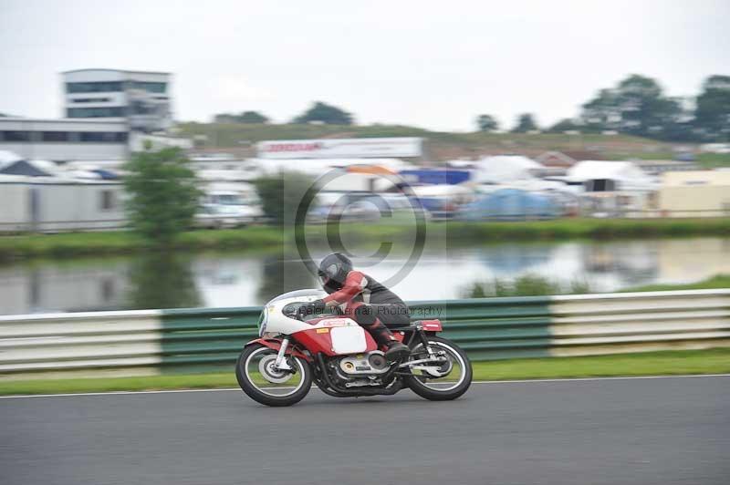 Mallory park Leicestershire;Mallory park photographs;Motorcycle action photographs;classic bikes;event digital images;eventdigitalimages;mallory park;no limits trackday;peter wileman photography;vintage bikes;vintage motorcycles;vmcc festival 1000 bikes