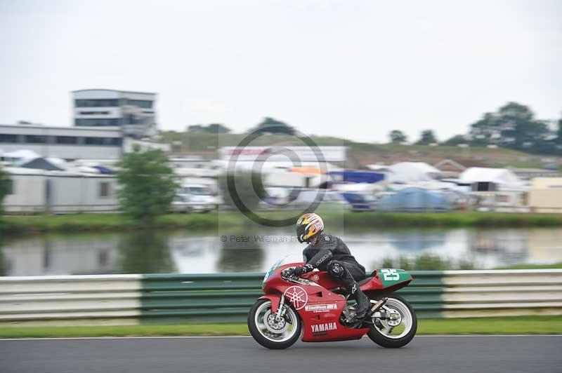 Mallory park Leicestershire;Mallory park photographs;Motorcycle action photographs;classic bikes;event digital images;eventdigitalimages;mallory park;no limits trackday;peter wileman photography;vintage bikes;vintage motorcycles;vmcc festival 1000 bikes