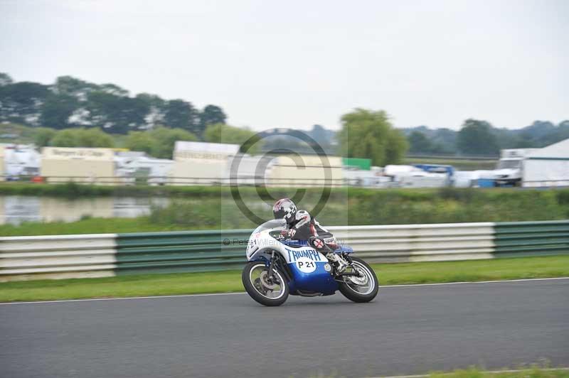 Mallory park Leicestershire;Mallory park photographs;Motorcycle action photographs;classic bikes;event digital images;eventdigitalimages;mallory park;no limits trackday;peter wileman photography;vintage bikes;vintage motorcycles;vmcc festival 1000 bikes