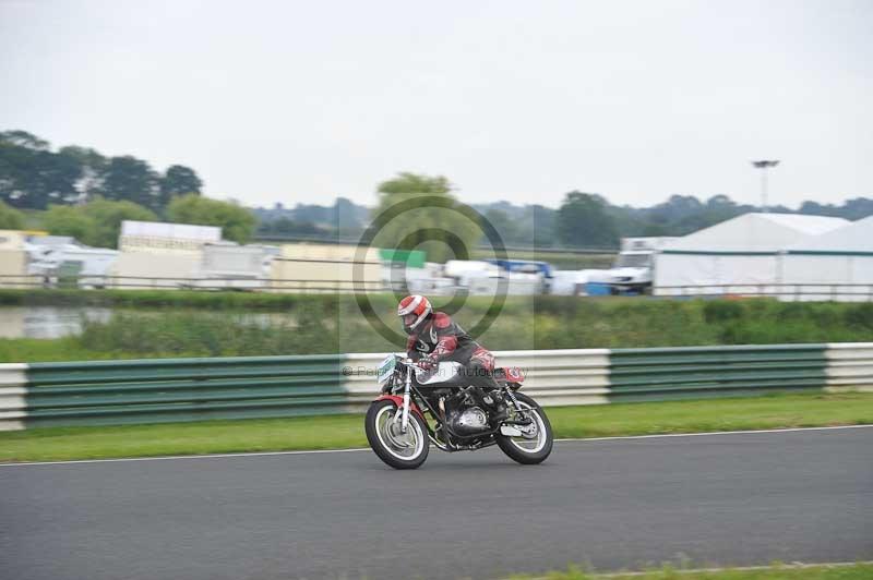 Mallory park Leicestershire;Mallory park photographs;Motorcycle action photographs;classic bikes;event digital images;eventdigitalimages;mallory park;no limits trackday;peter wileman photography;vintage bikes;vintage motorcycles;vmcc festival 1000 bikes