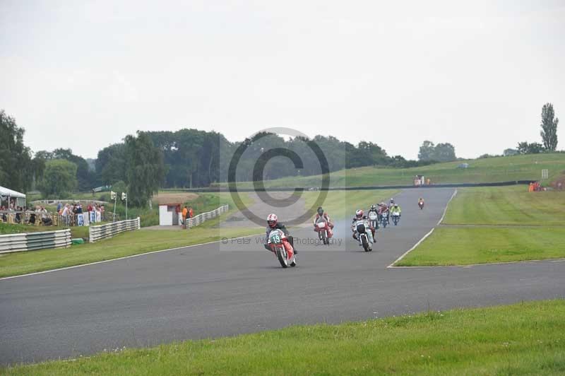 Mallory park Leicestershire;Mallory park photographs;Motorcycle action photographs;classic bikes;event digital images;eventdigitalimages;mallory park;no limits trackday;peter wileman photography;vintage bikes;vintage motorcycles;vmcc festival 1000 bikes