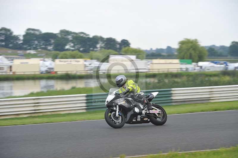 Mallory park Leicestershire;Mallory park photographs;Motorcycle action photographs;classic bikes;event digital images;eventdigitalimages;mallory park;no limits trackday;peter wileman photography;vintage bikes;vintage motorcycles;vmcc festival 1000 bikes