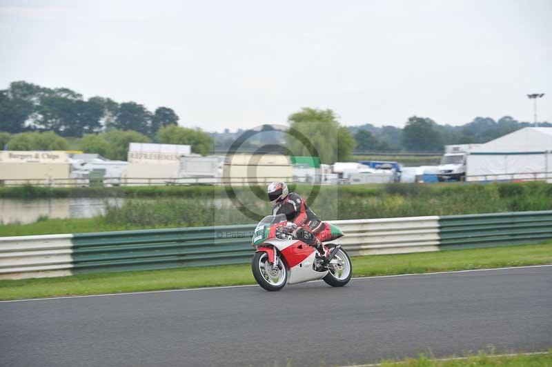 Mallory park Leicestershire;Mallory park photographs;Motorcycle action photographs;classic bikes;event digital images;eventdigitalimages;mallory park;no limits trackday;peter wileman photography;vintage bikes;vintage motorcycles;vmcc festival 1000 bikes