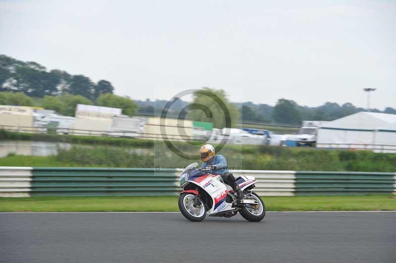 Mallory park Leicestershire;Mallory park photographs;Motorcycle action photographs;classic bikes;event digital images;eventdigitalimages;mallory park;no limits trackday;peter wileman photography;vintage bikes;vintage motorcycles;vmcc festival 1000 bikes