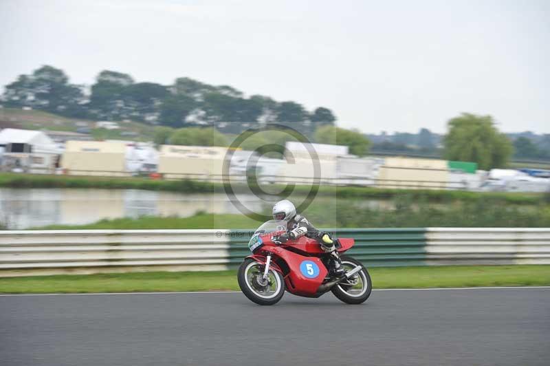 Mallory park Leicestershire;Mallory park photographs;Motorcycle action photographs;classic bikes;event digital images;eventdigitalimages;mallory park;no limits trackday;peter wileman photography;vintage bikes;vintage motorcycles;vmcc festival 1000 bikes