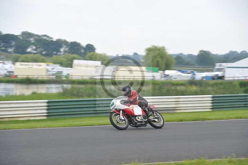 Mallory park Leicestershire;Mallory park photographs;Motorcycle action photographs;classic bikes;event digital images;eventdigitalimages;mallory park;no limits trackday;peter wileman photography;vintage bikes;vintage motorcycles;vmcc festival 1000 bikes