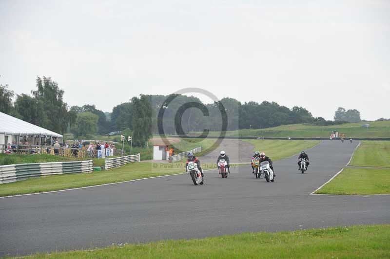 Mallory park Leicestershire;Mallory park photographs;Motorcycle action photographs;classic bikes;event digital images;eventdigitalimages;mallory park;no limits trackday;peter wileman photography;vintage bikes;vintage motorcycles;vmcc festival 1000 bikes