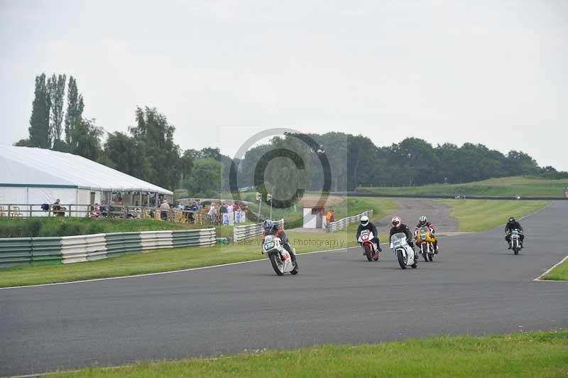 Mallory park Leicestershire;Mallory park photographs;Motorcycle action photographs;classic bikes;event digital images;eventdigitalimages;mallory park;no limits trackday;peter wileman photography;vintage bikes;vintage motorcycles;vmcc festival 1000 bikes