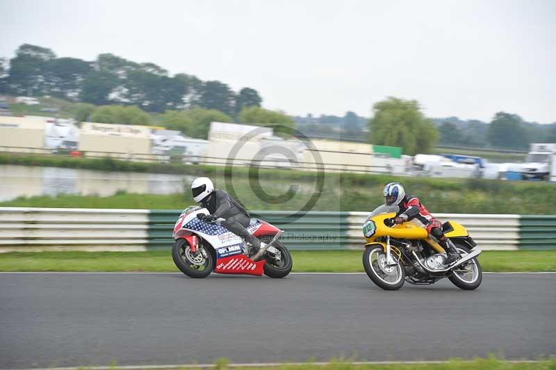 Mallory park Leicestershire;Mallory park photographs;Motorcycle action photographs;classic bikes;event digital images;eventdigitalimages;mallory park;no limits trackday;peter wileman photography;vintage bikes;vintage motorcycles;vmcc festival 1000 bikes