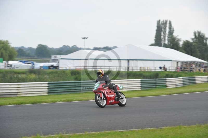 Mallory park Leicestershire;Mallory park photographs;Motorcycle action photographs;classic bikes;event digital images;eventdigitalimages;mallory park;no limits trackday;peter wileman photography;vintage bikes;vintage motorcycles;vmcc festival 1000 bikes