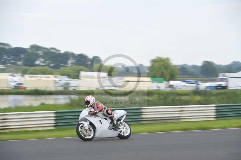 Mallory park Leicestershire;Mallory park photographs;Motorcycle action photographs;classic bikes;event digital images;eventdigitalimages;mallory park;no limits trackday;peter wileman photography;vintage bikes;vintage motorcycles;vmcc festival 1000 bikes