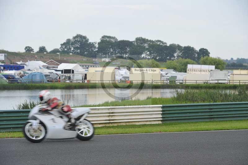 Mallory park Leicestershire;Mallory park photographs;Motorcycle action photographs;classic bikes;event digital images;eventdigitalimages;mallory park;no limits trackday;peter wileman photography;vintage bikes;vintage motorcycles;vmcc festival 1000 bikes